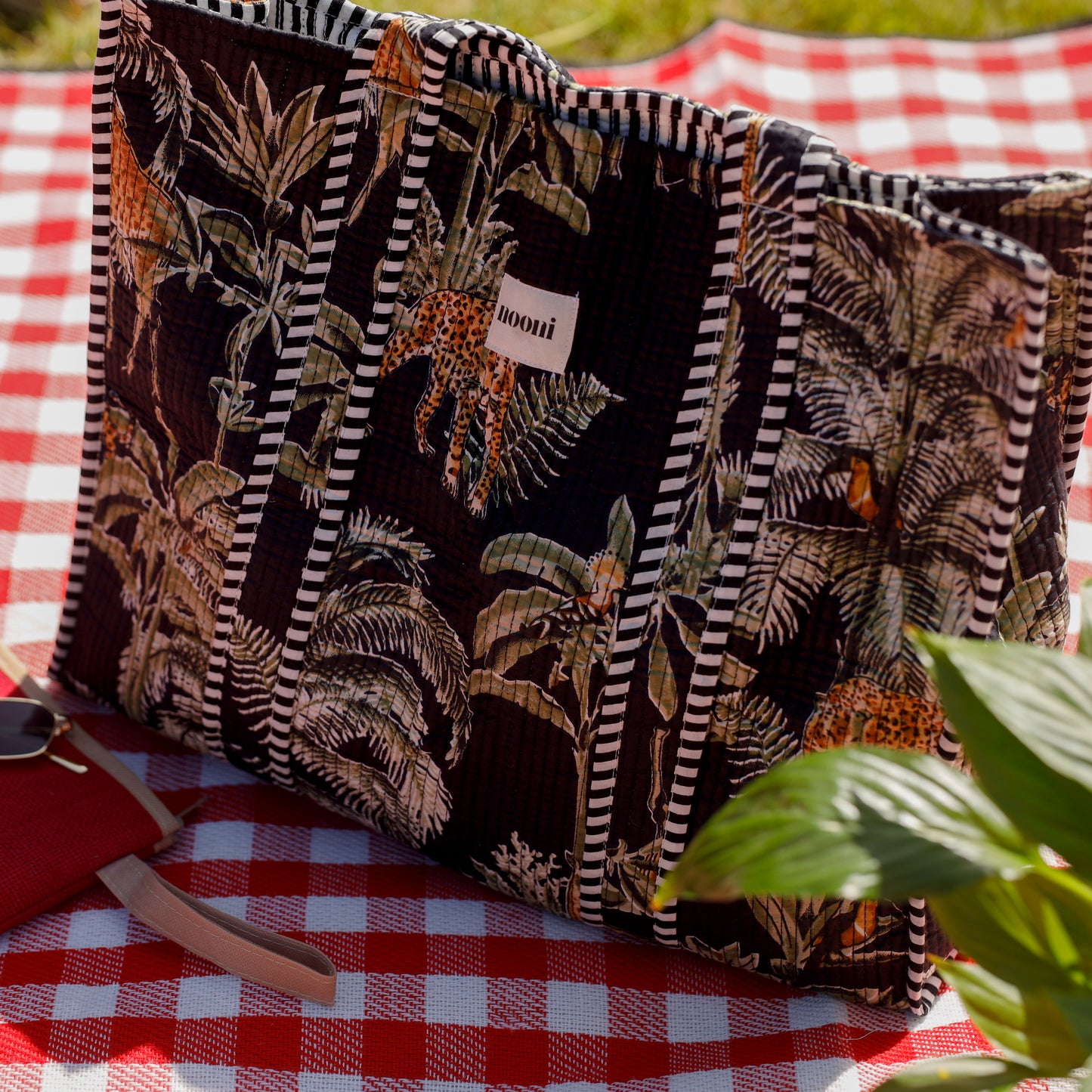 Savanna Noir Tote Bag